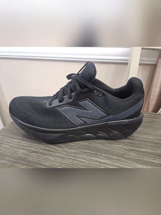 New Balance 520 V9 Men\'s Athletic Trainers in Black. Size 12 main image 5
